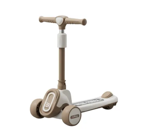 صورة سكوتر أطفال واقف